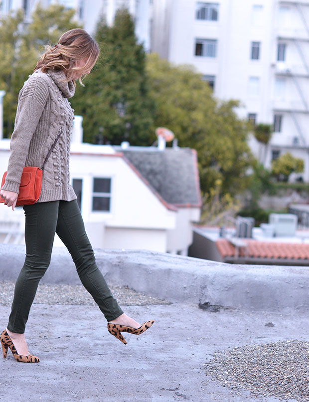 What Colours Go With Olive Green Pants - Outfit Ideas and Style