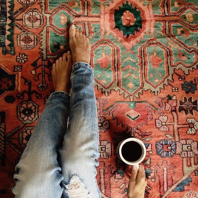 top 10 popular posts of 2015 from Advicefroma20Something.com, coffee and clothes, cool rug, oriental rug, boho rug, bohemian rug, denim and coffee, ripped denim
