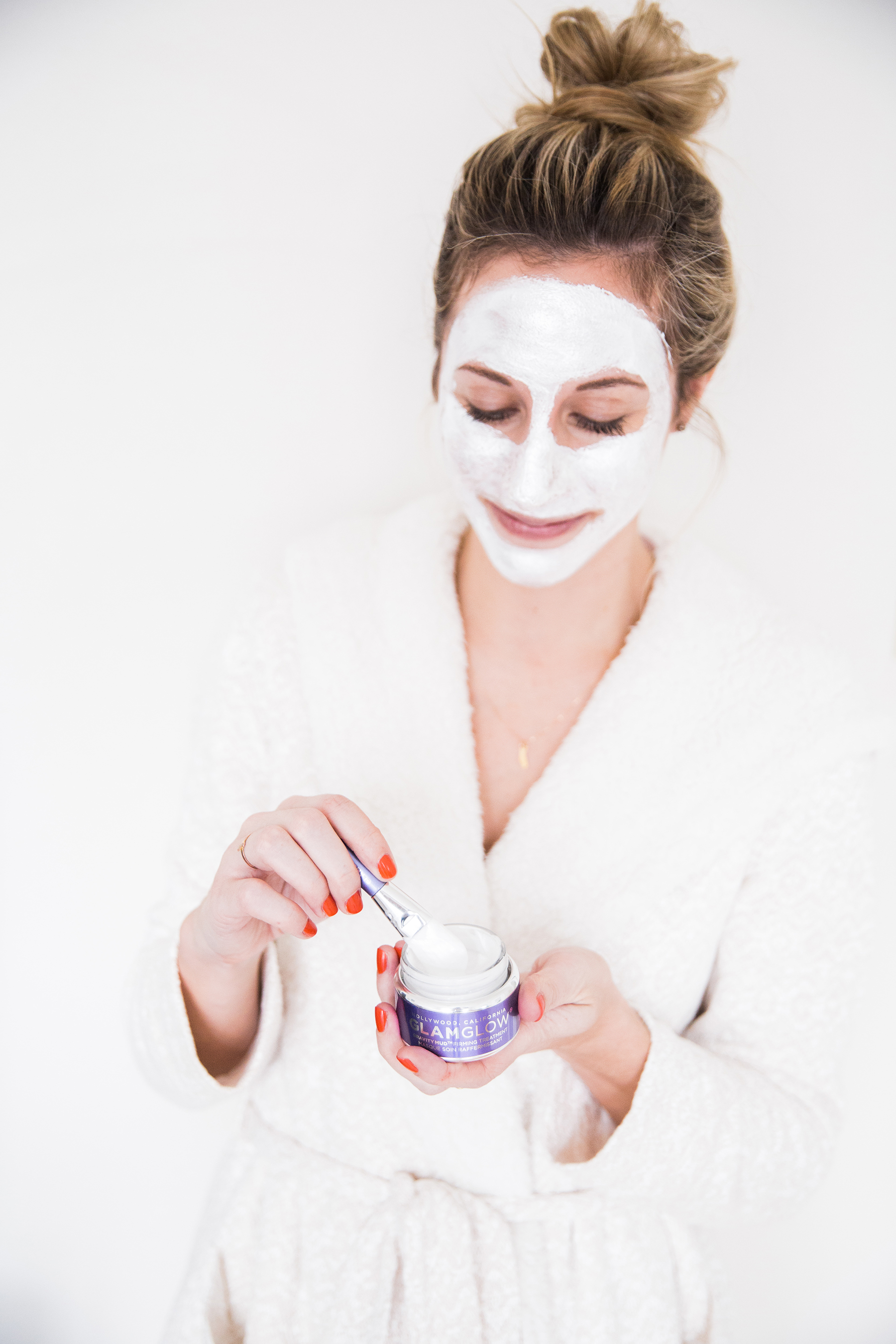 GLAMGLOW face mask, at-home spa, at home spa ideas, pamper yourself, treat yourself, treat yo self, bath salts, bathroom decor, photography by Andrea Posadas for Advicefroma20Something.com