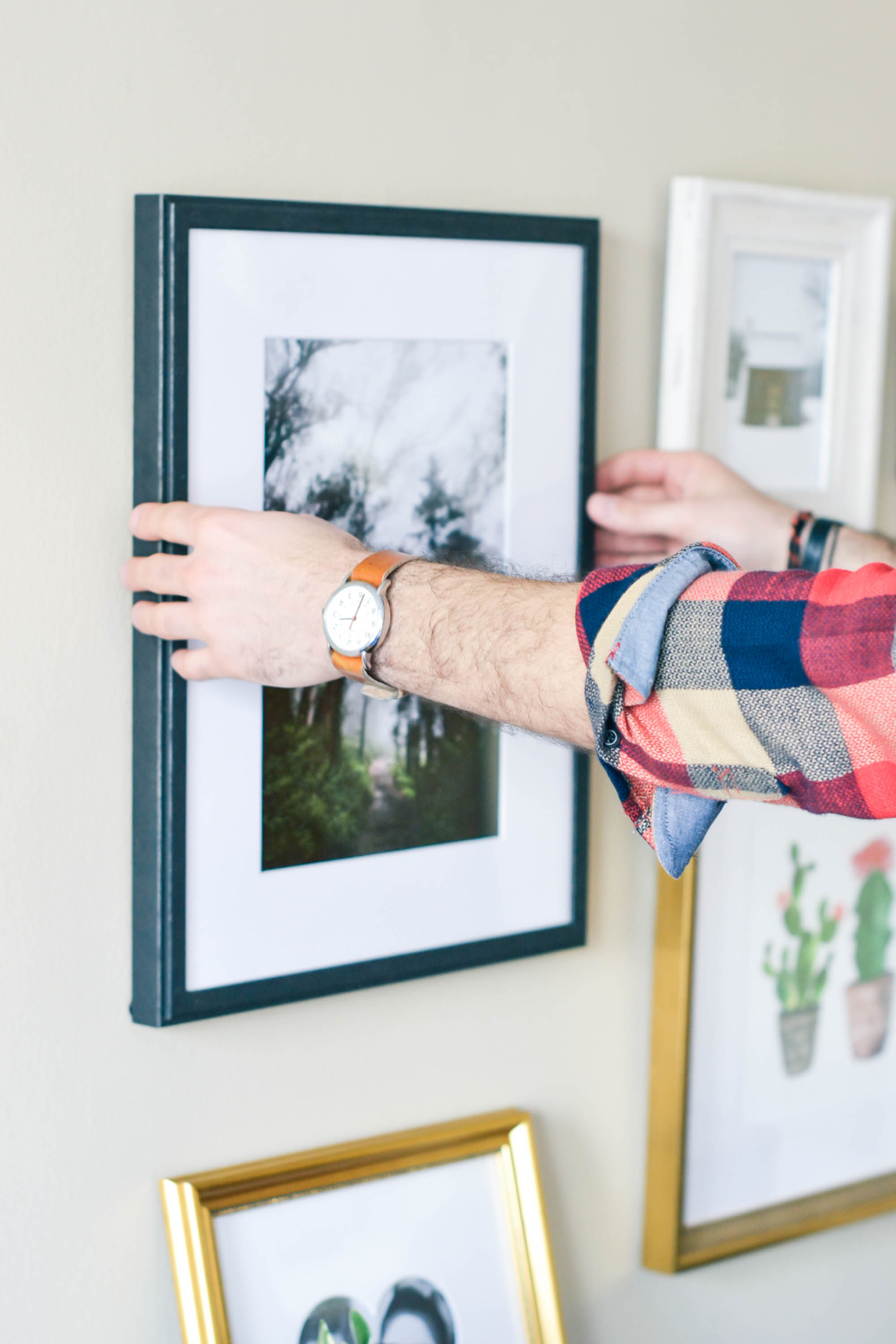 framebridge gallery wall, stylish frames, custom frames, decorating guys apartment, masculine decor, masculine apartment decor, photography by Amanda Holstein for Advicefroma20Something.com