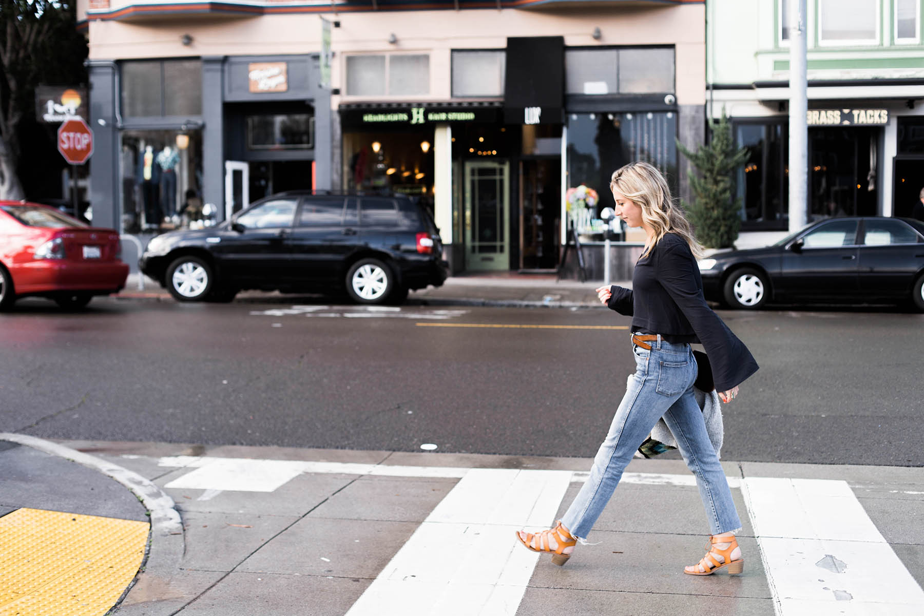 Amanda Holstein in spring outfit of Free People top, Madewell jeans, Old Navy sandals