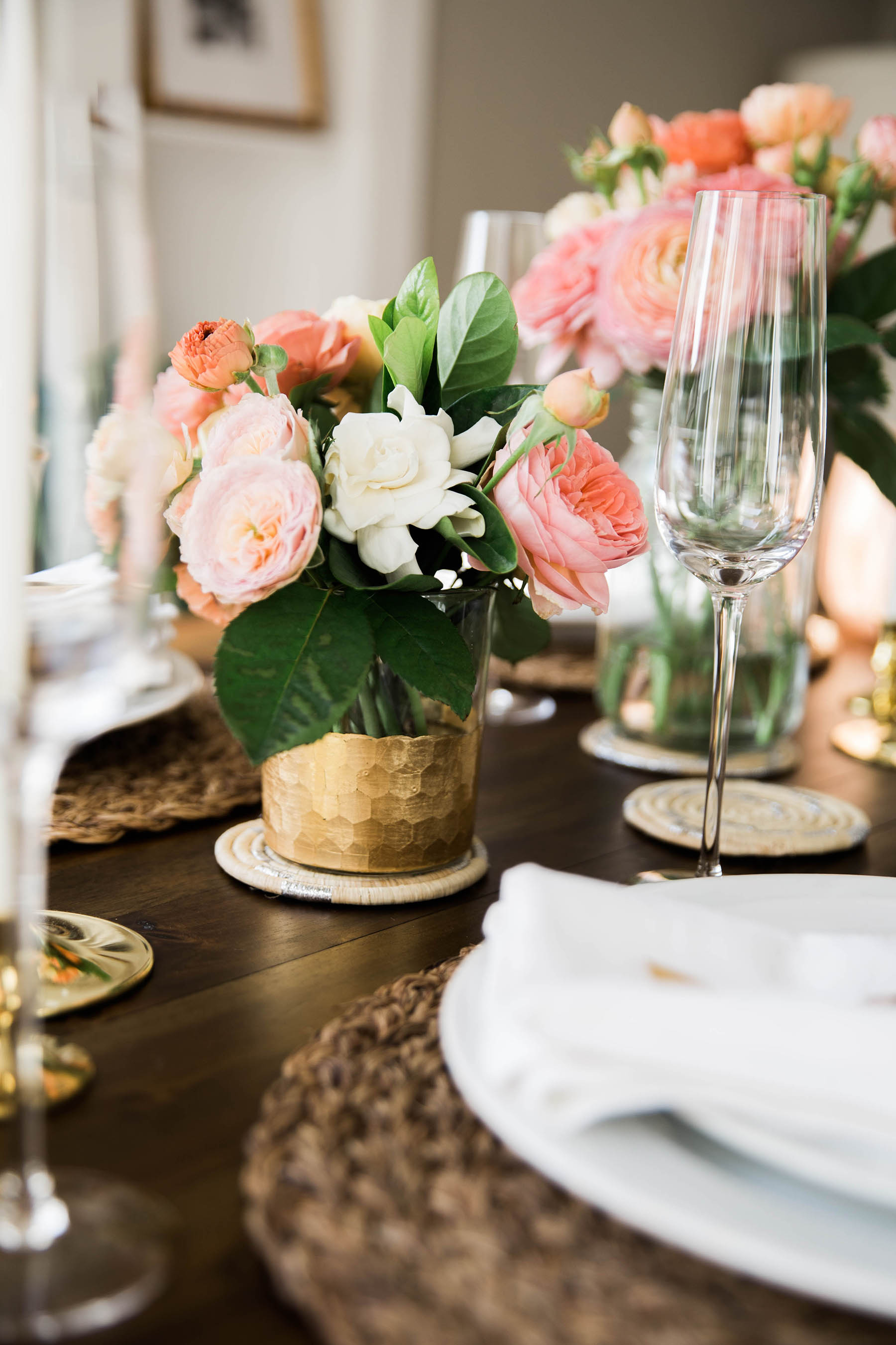 pink peach garden roses floral arrangement in gold vase