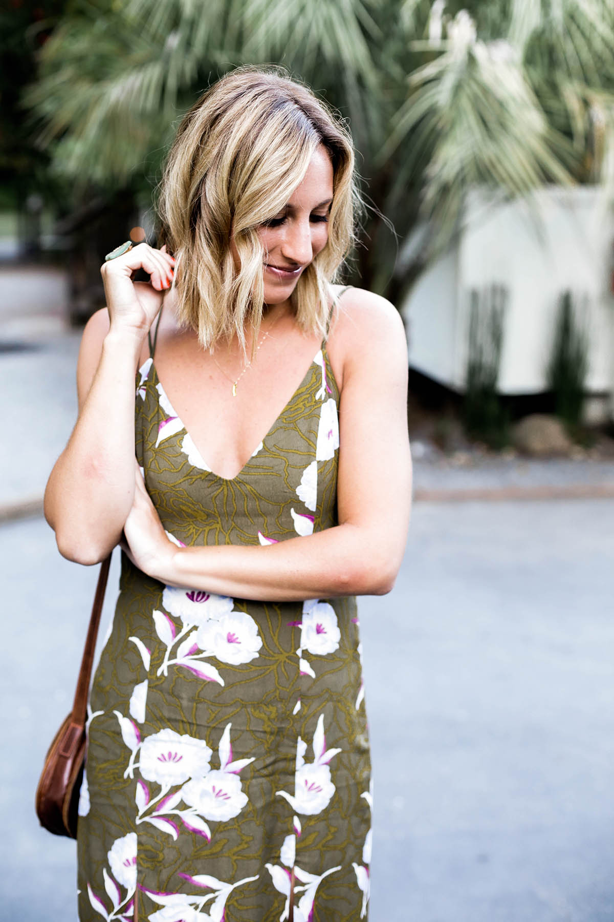 Amanda Holstein in Urban Outfitters SILENCE + NOISE GEMINI CREPE MIDI tropical print dress