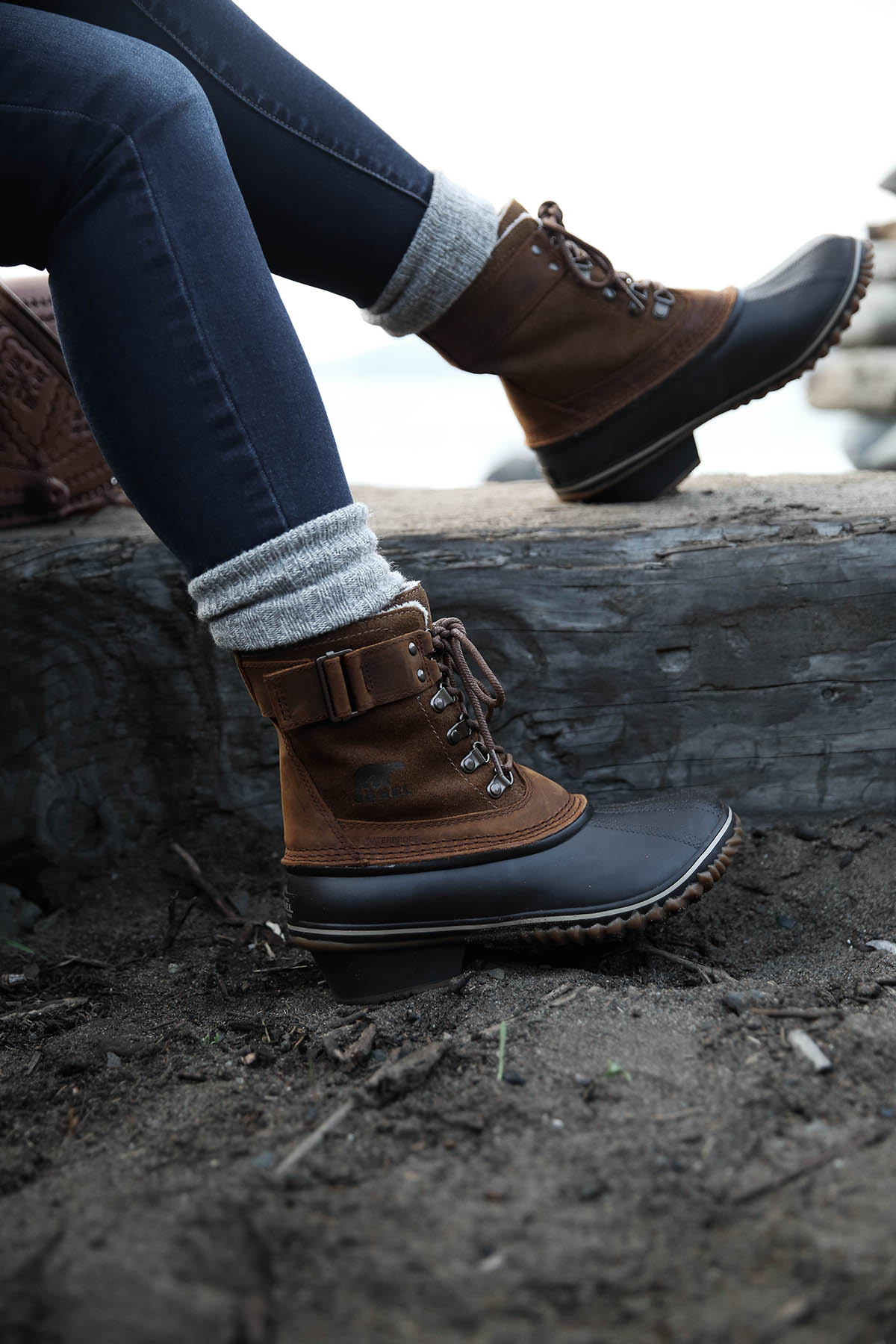 sorel boots with socks and jeans