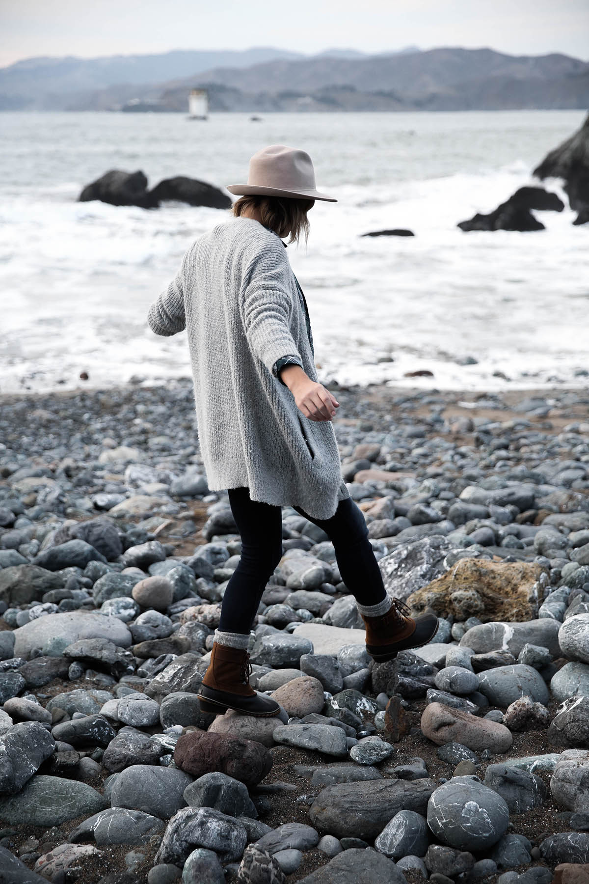 mile rock beach hiking outfit grey sweater and sorel boots