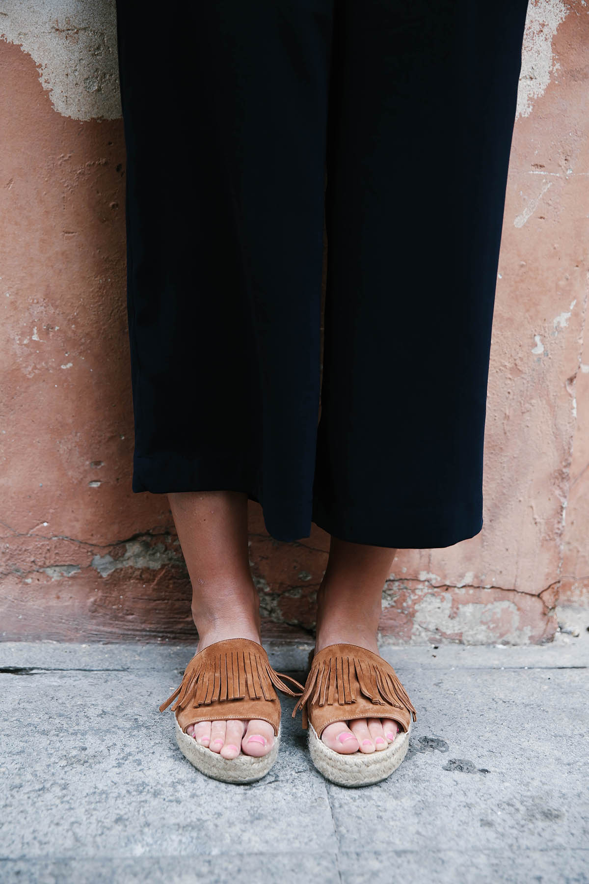 navy culottes outfit with fringe espadrilles