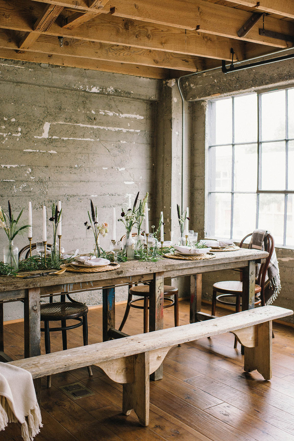 rustic friendsgiving tablescape decor