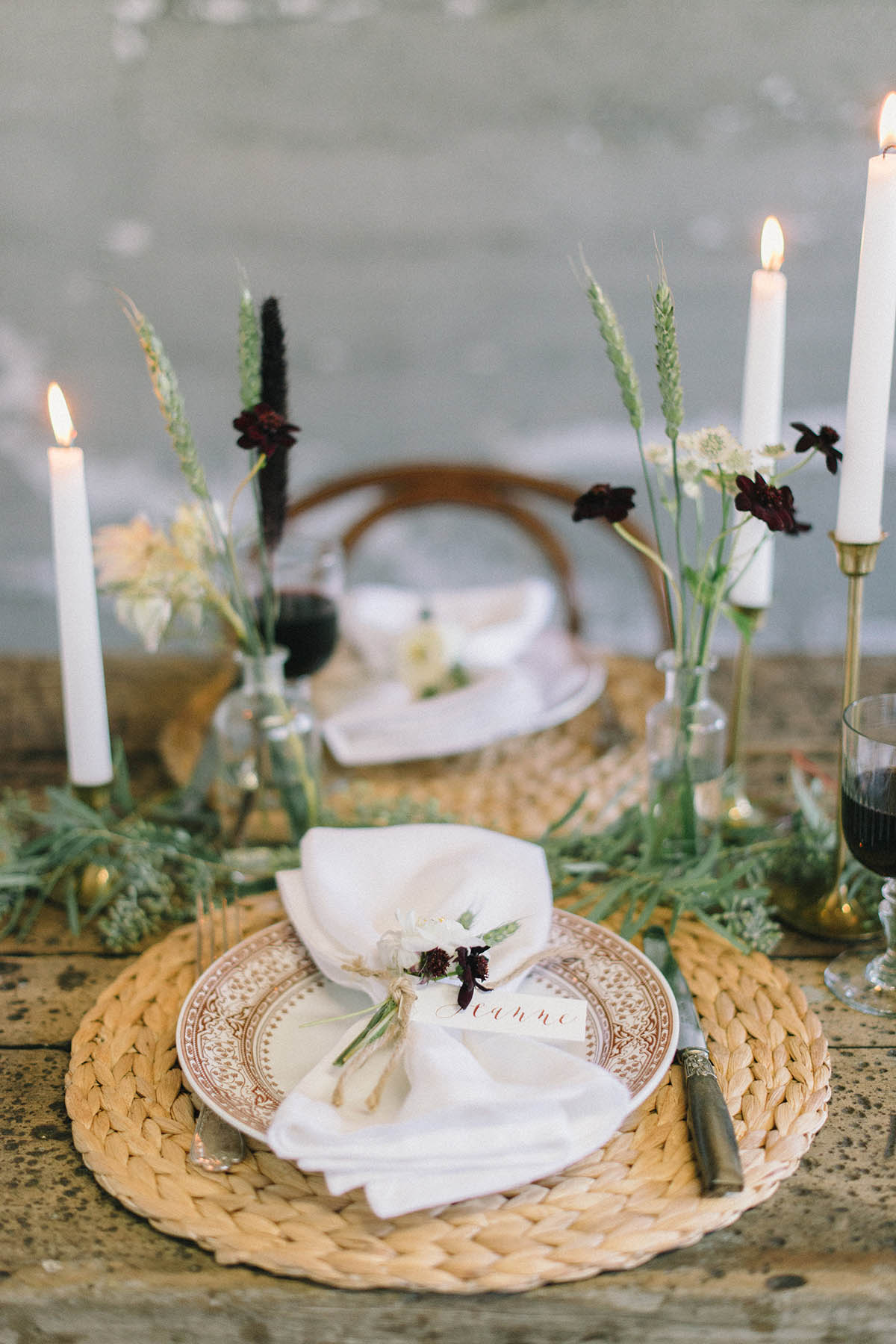 rustic friendsgiving table setting decor