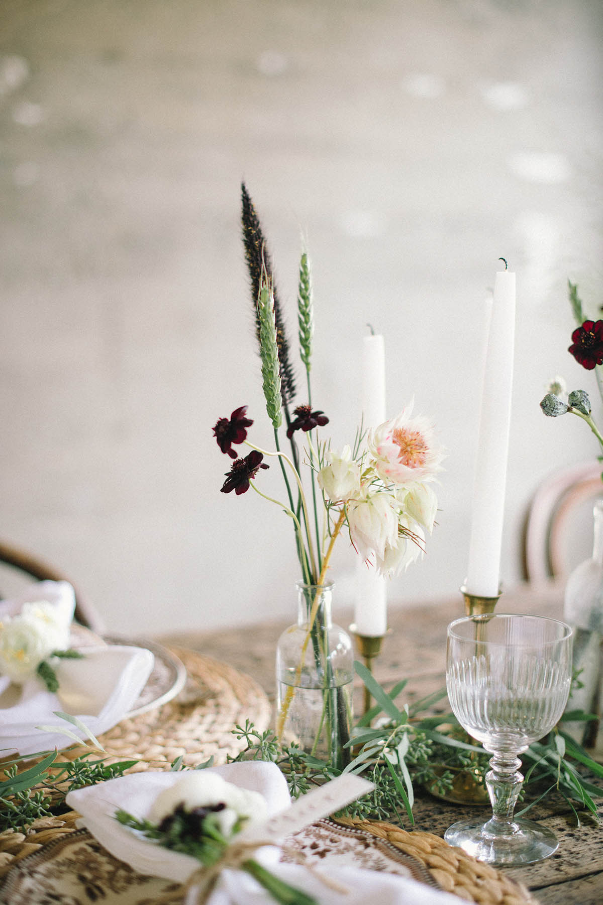 rustic friendsgiving tablescape decor