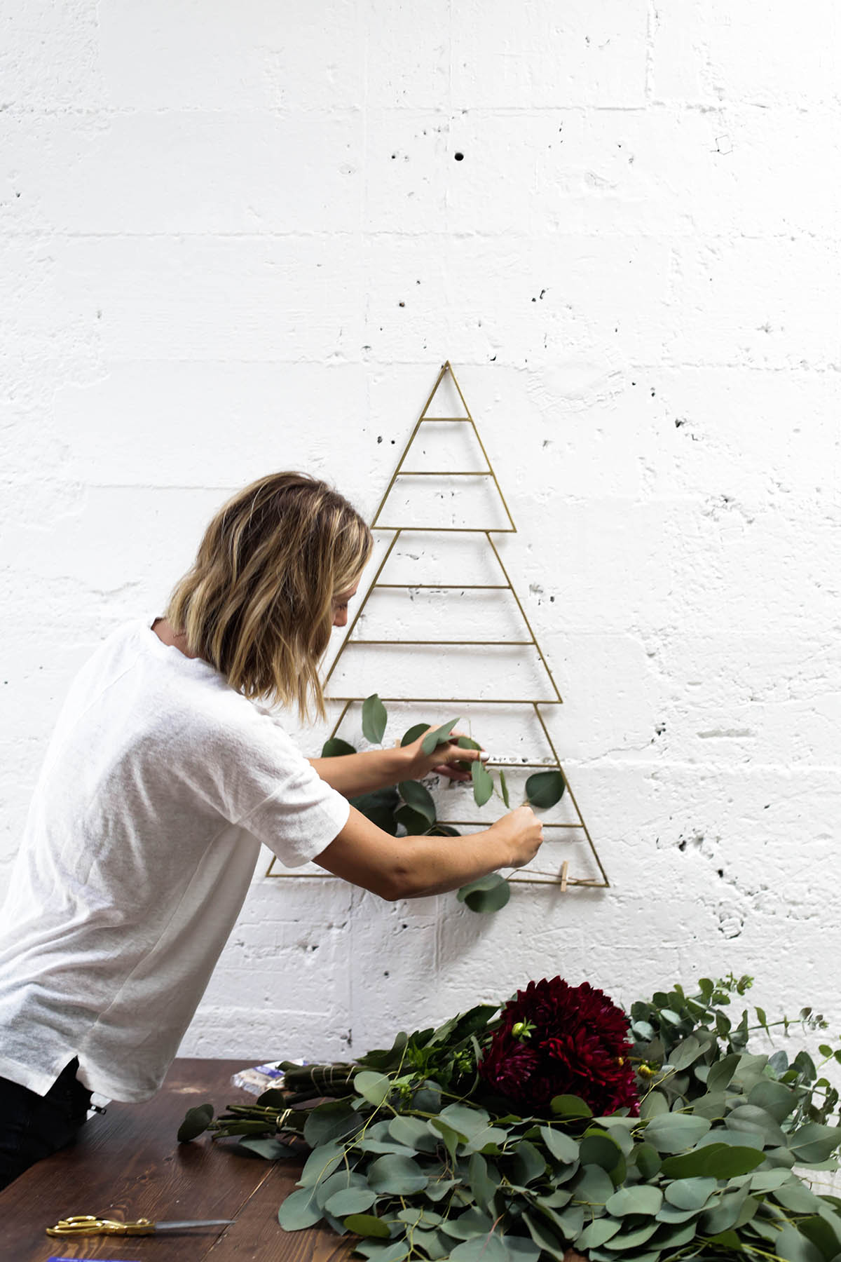 natural holiday tablescape DIY florals