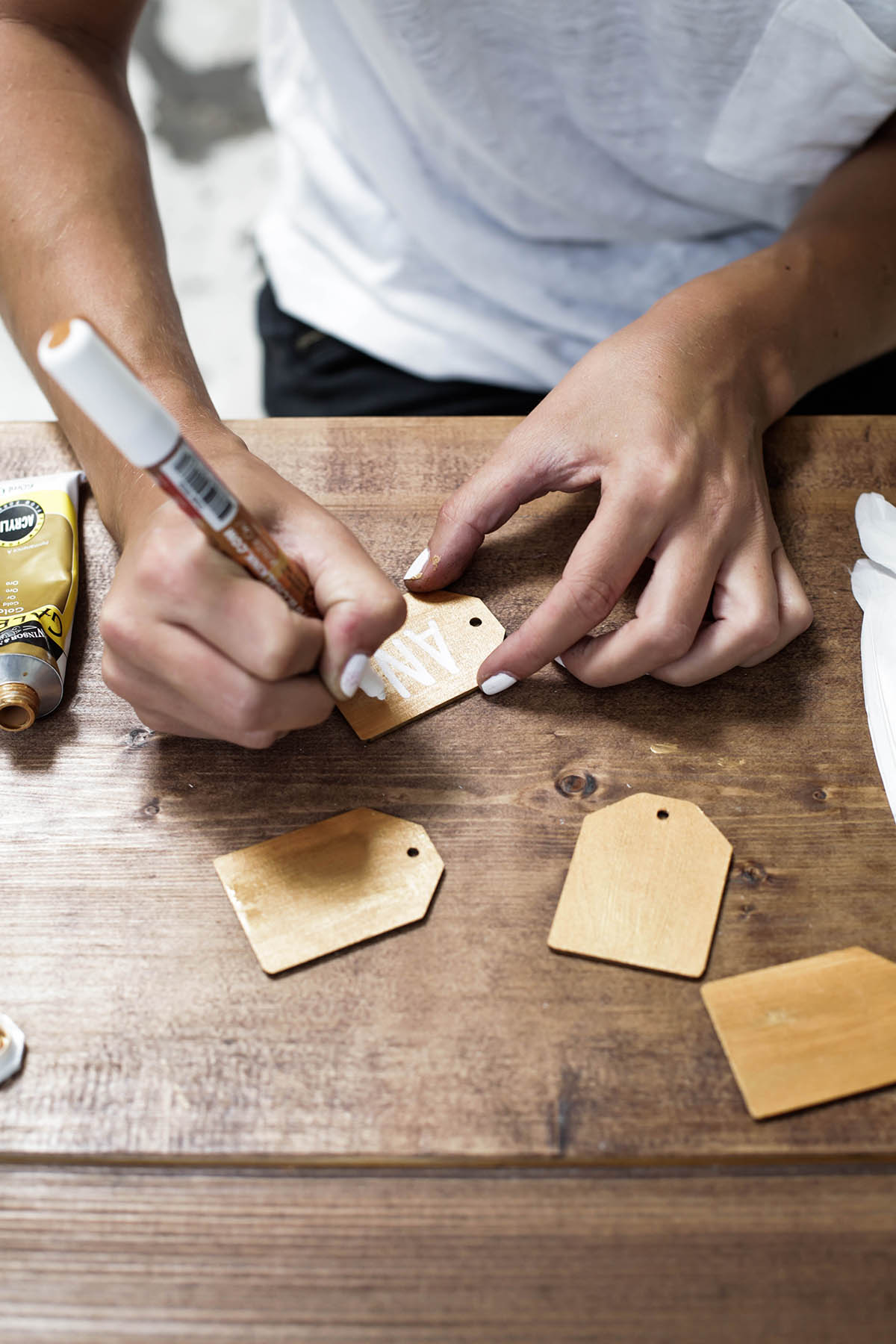 DIY name tags for holiday table setting