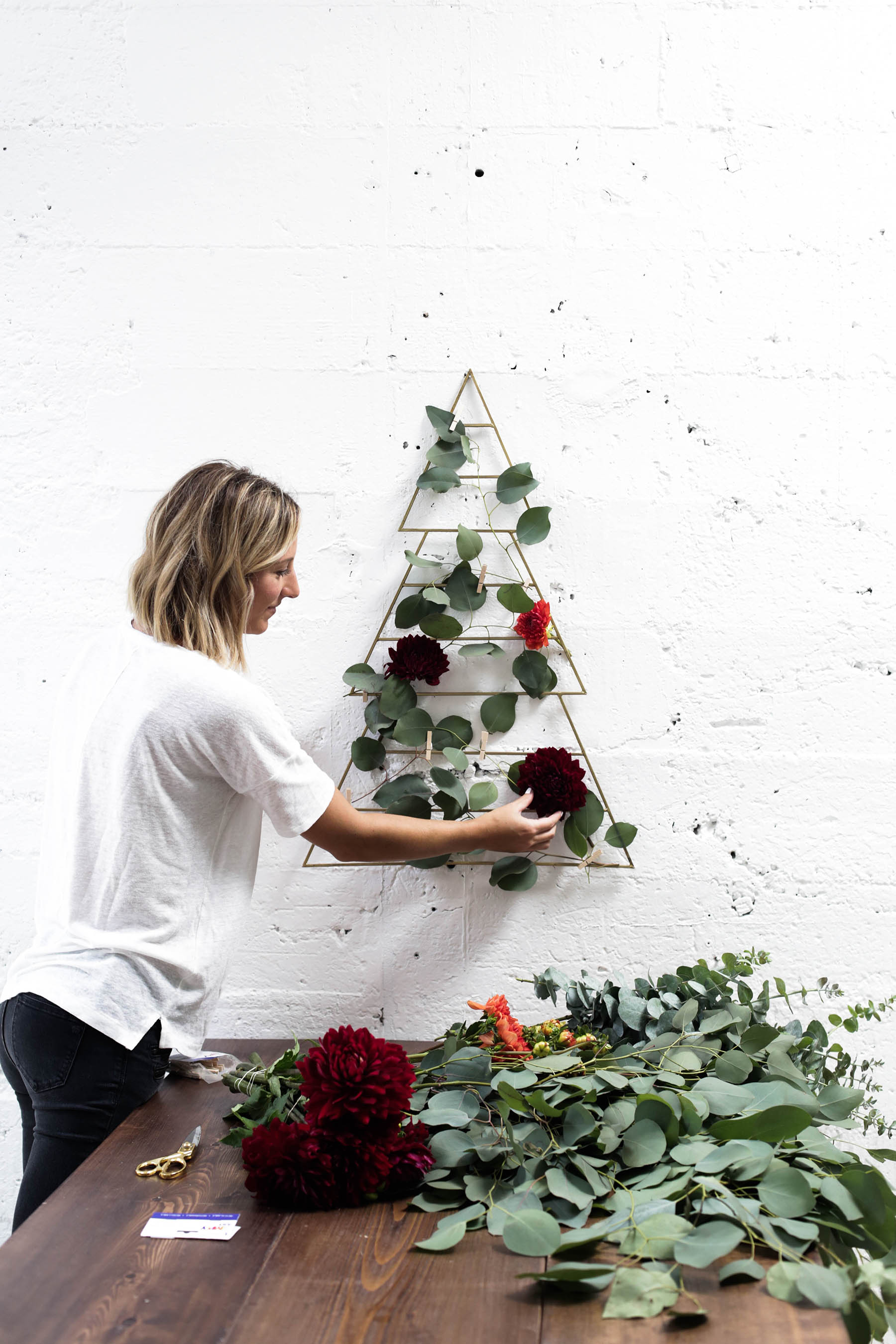 natural holiday tablescape DIY florals