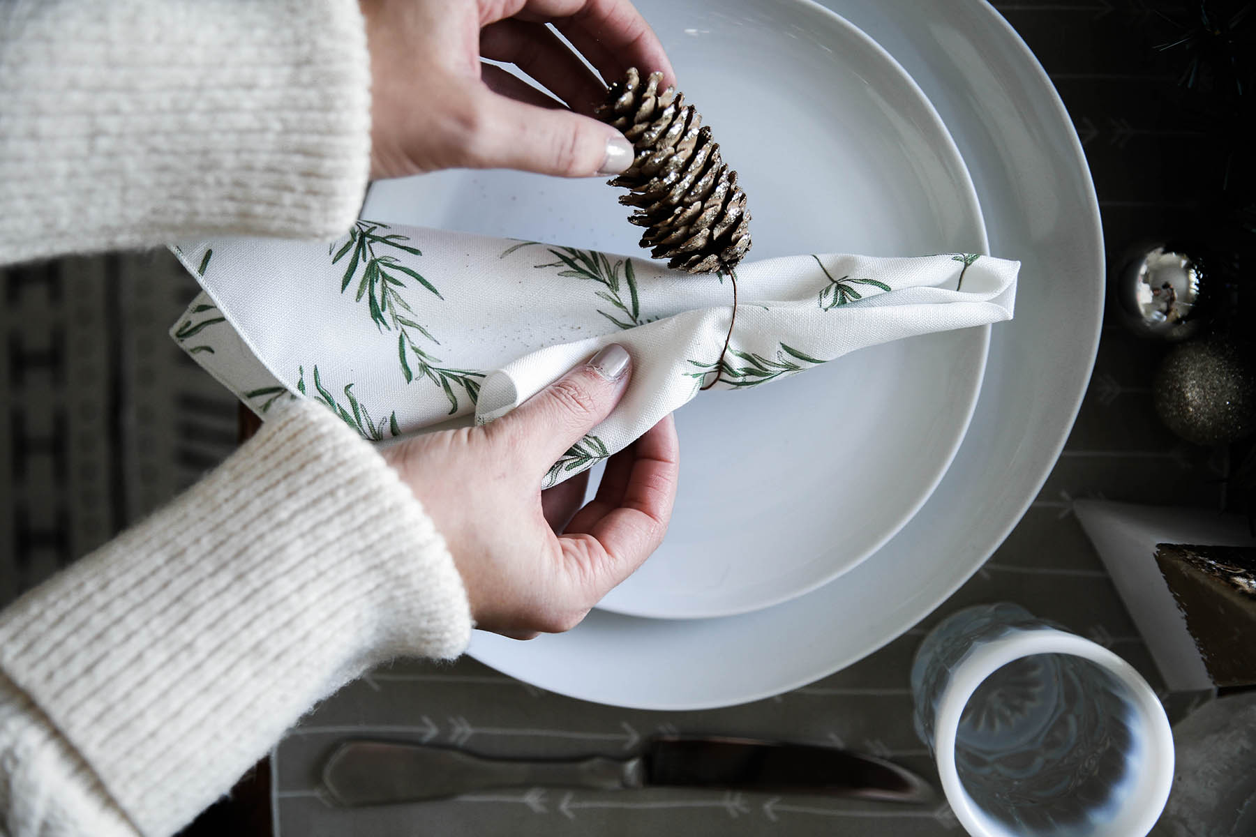 earthy holiday tablescape idea with Minted