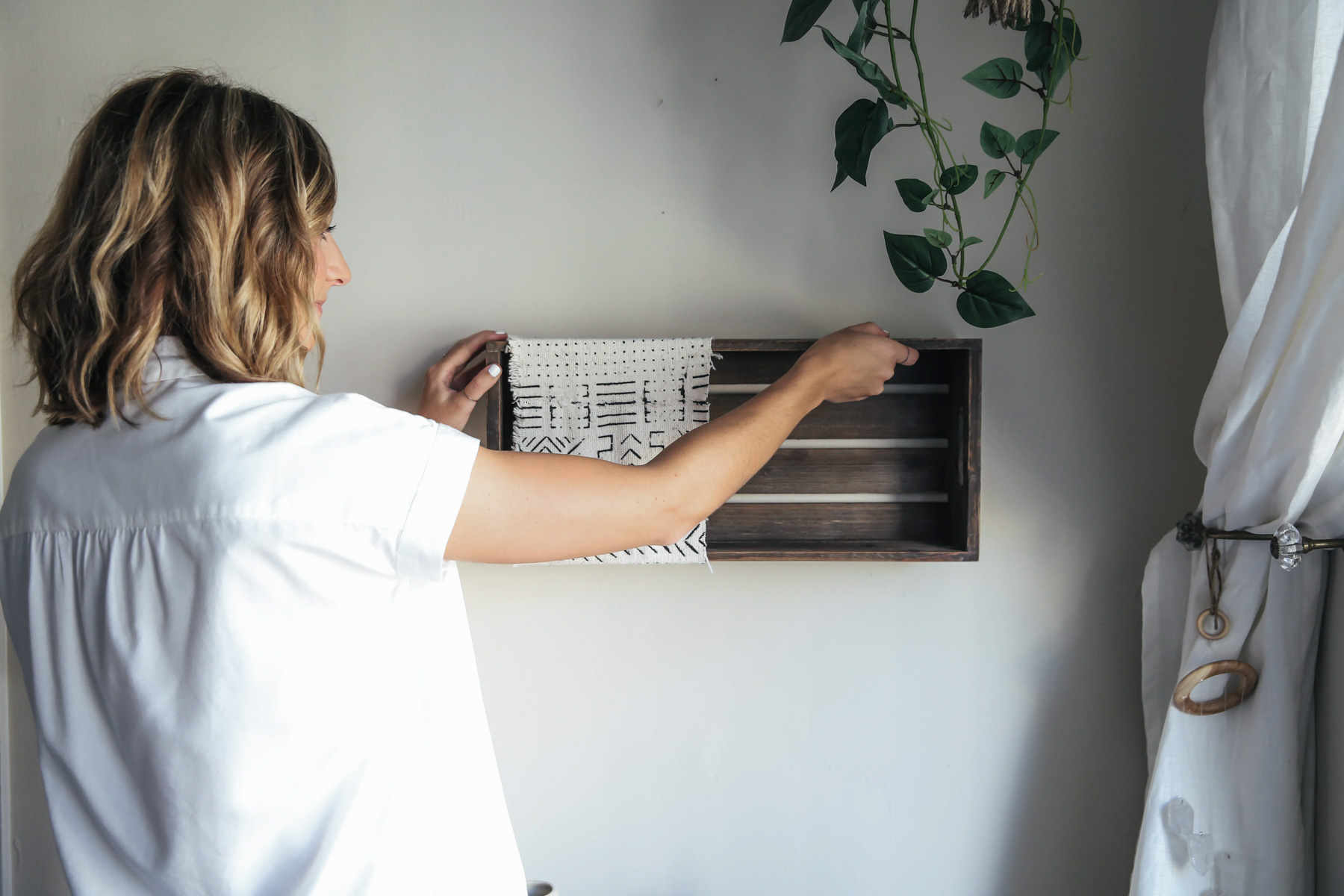 diy wine rack hanging crate