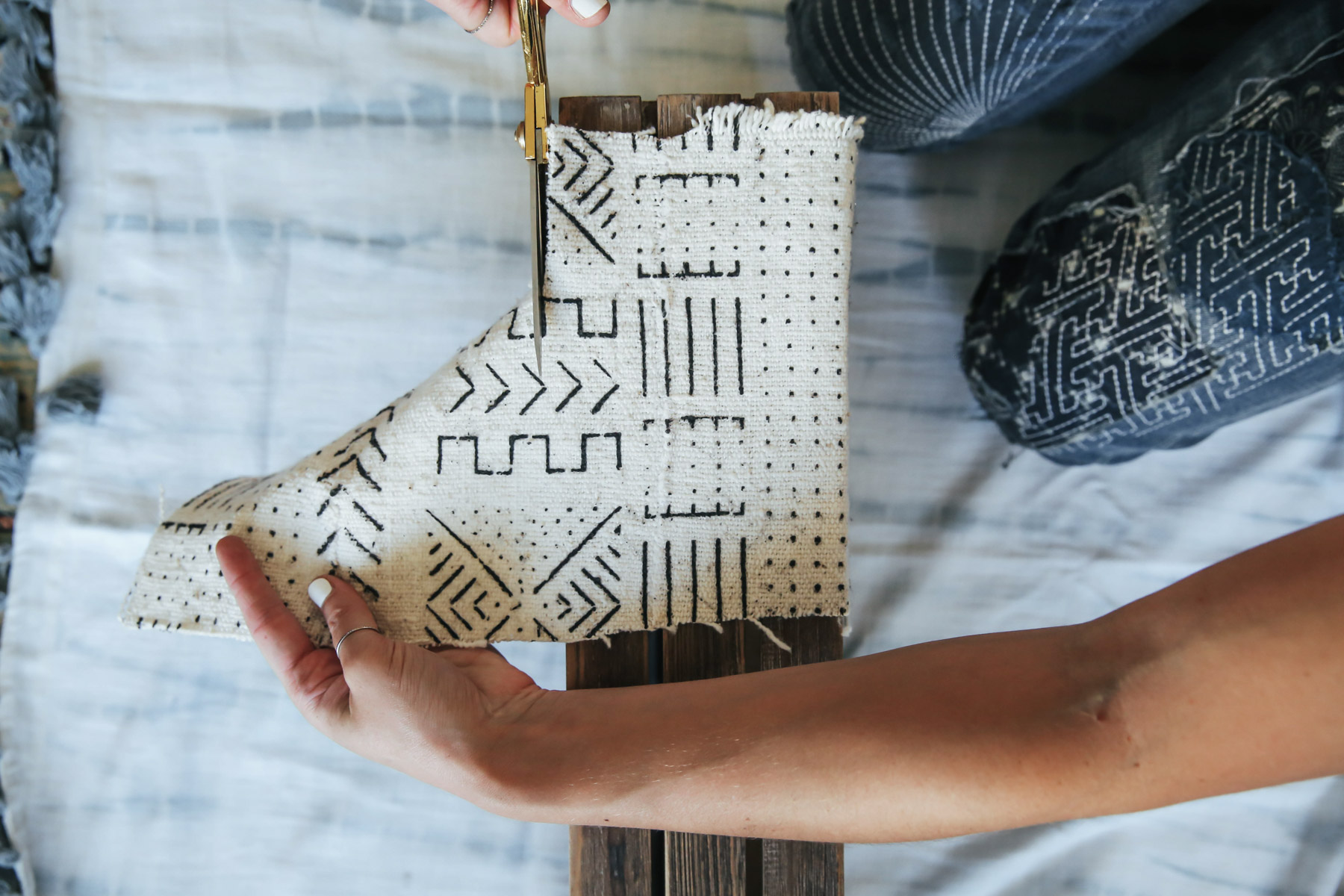 diy wine rack hanging crate with mudcloth