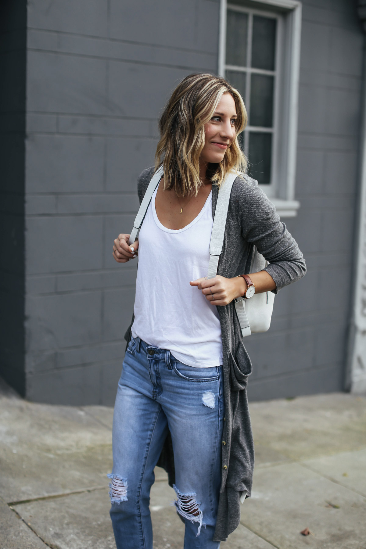travel outfit with white tee shirt and gray cardigan