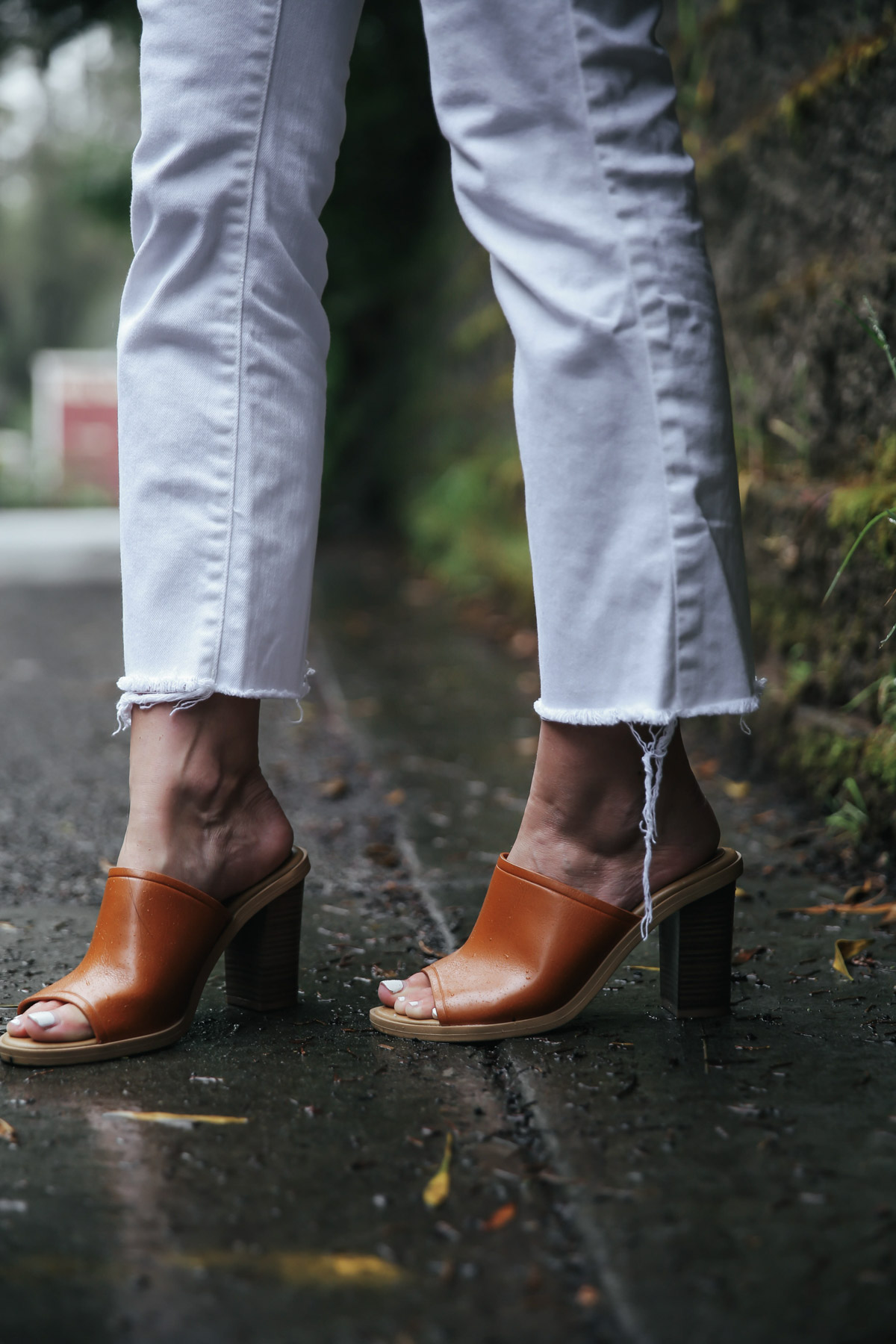 white jeans and leather mules