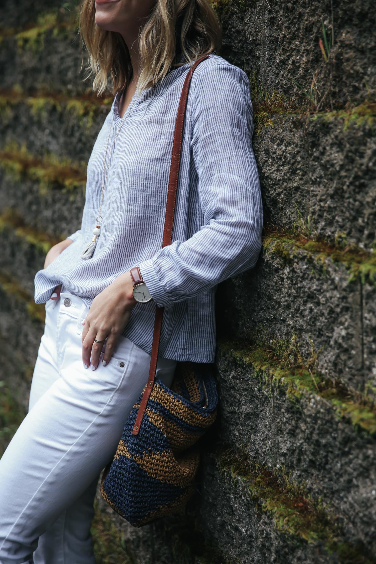 Old Navy linen top and white jeans summer outfit