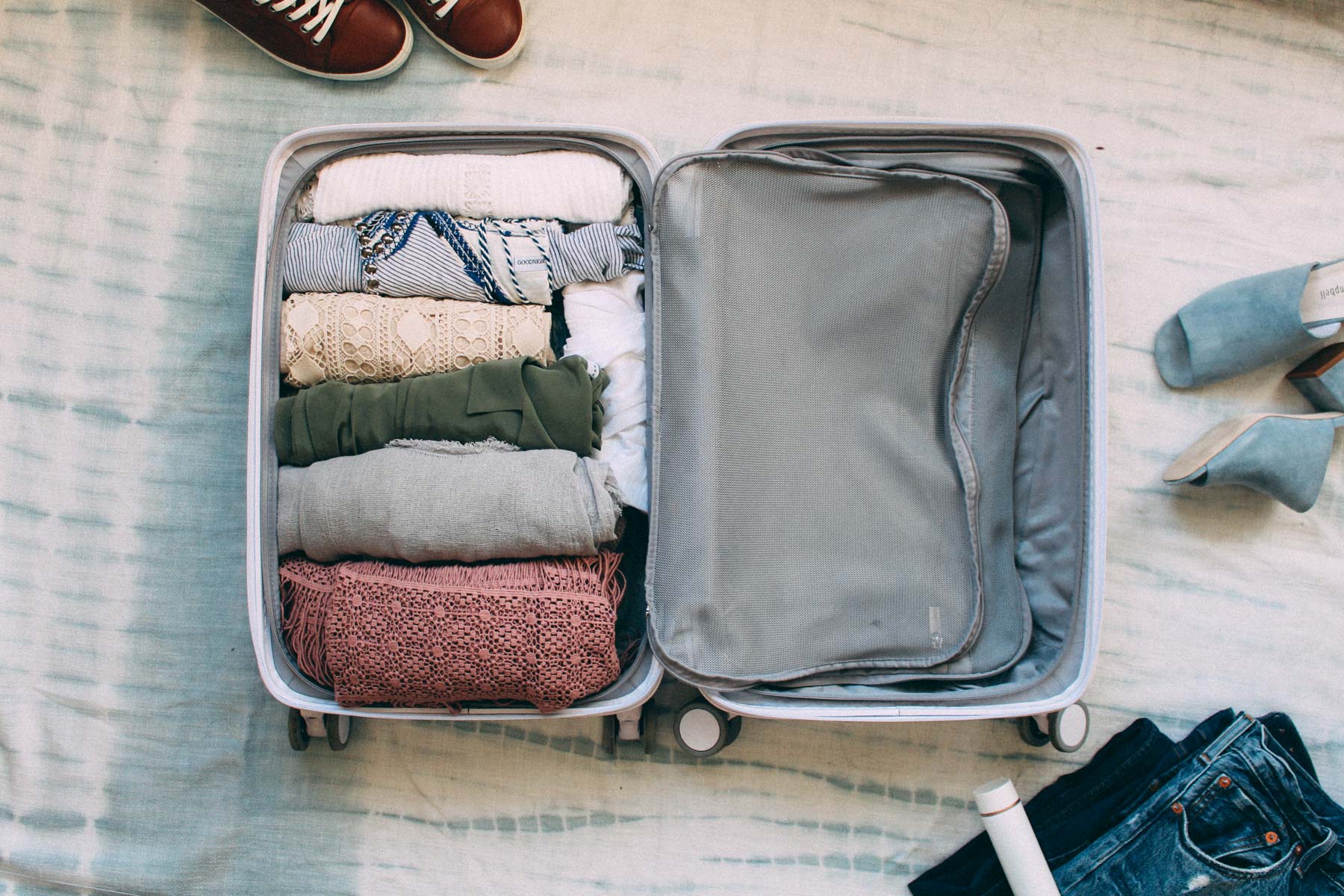 proper way to pack suitcase