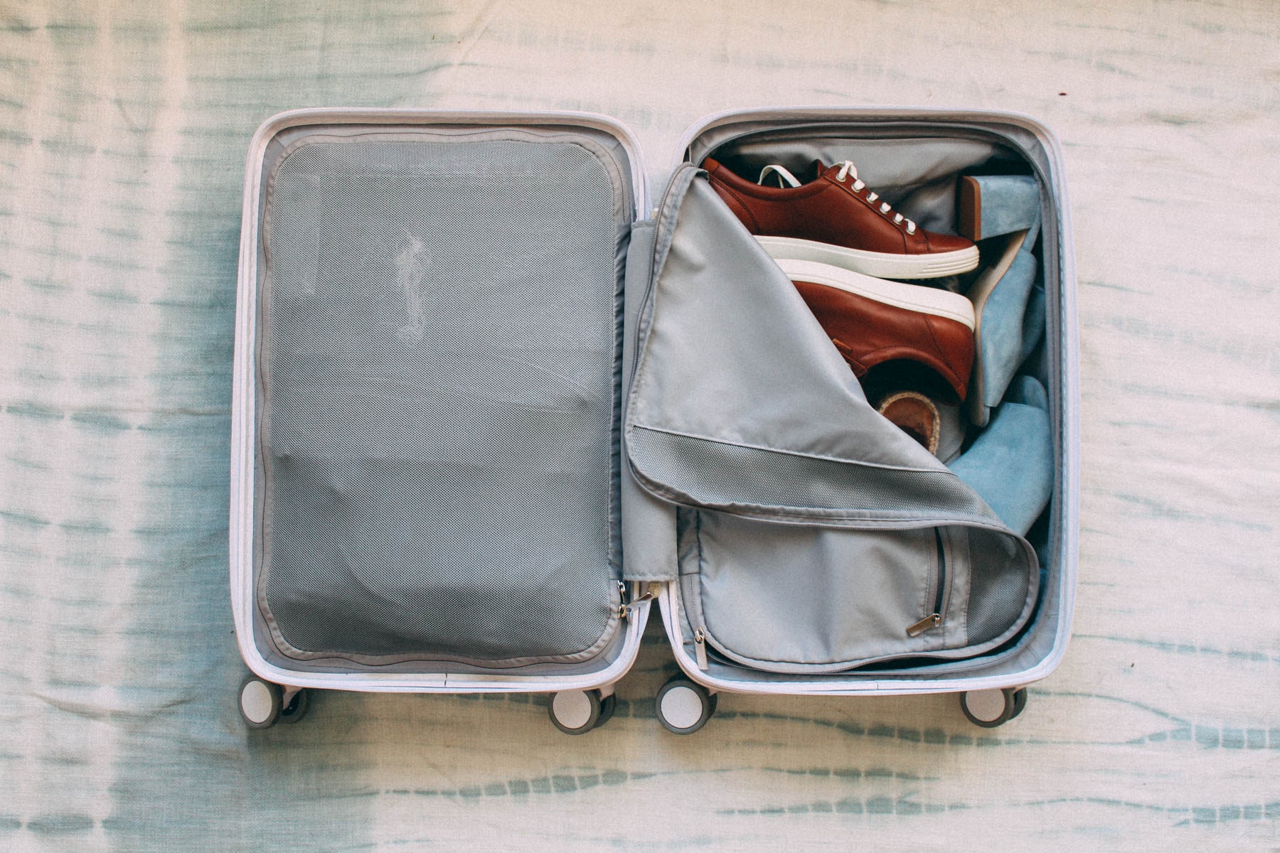 how to pack a suitcase