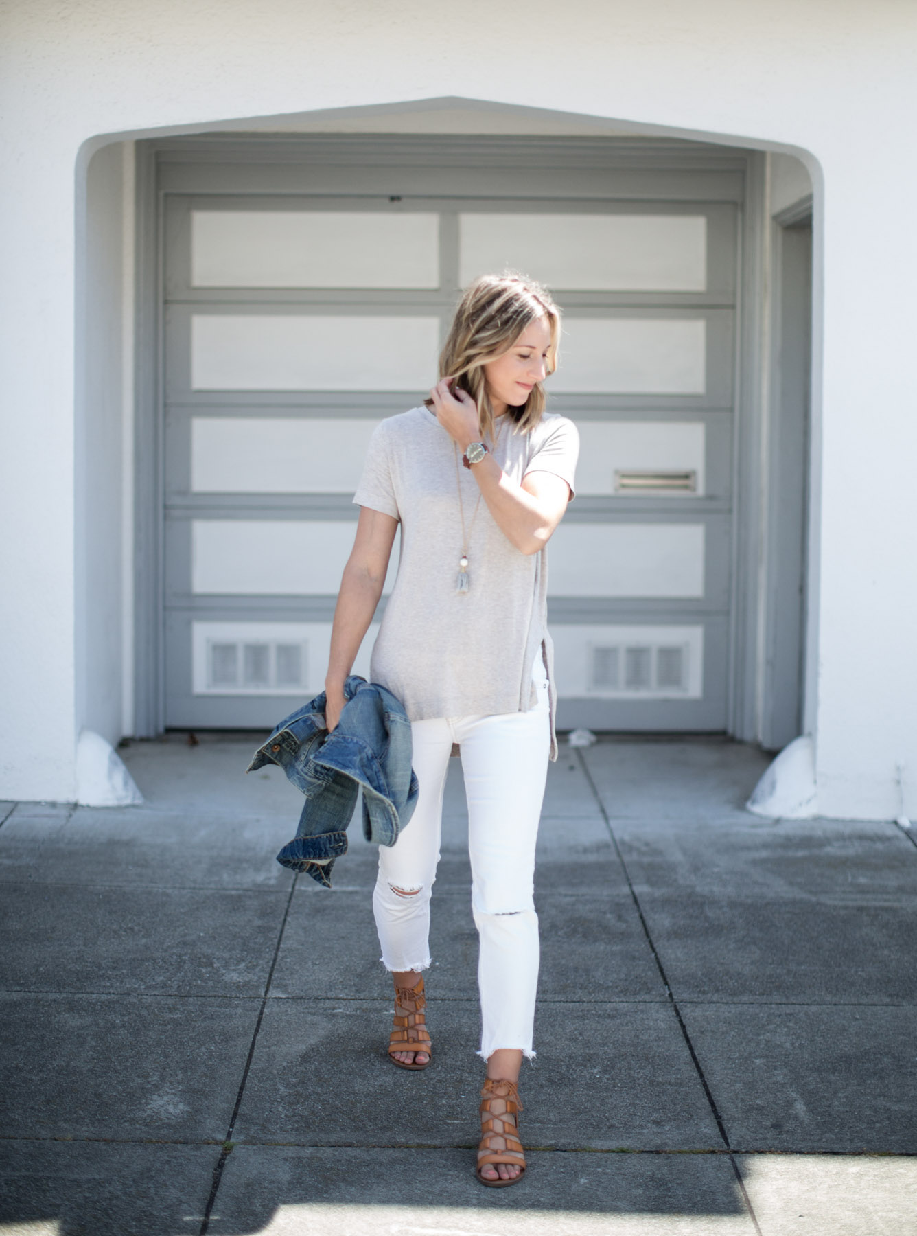 basic outfits with white jeans and tee shirt