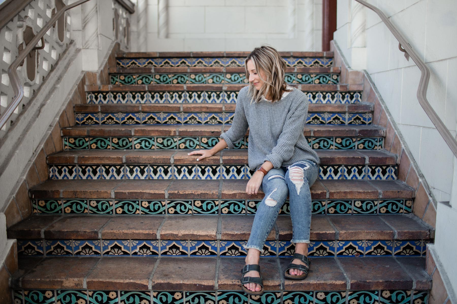 basic outfits with distressed denim, sweater, and birkenstock sandals