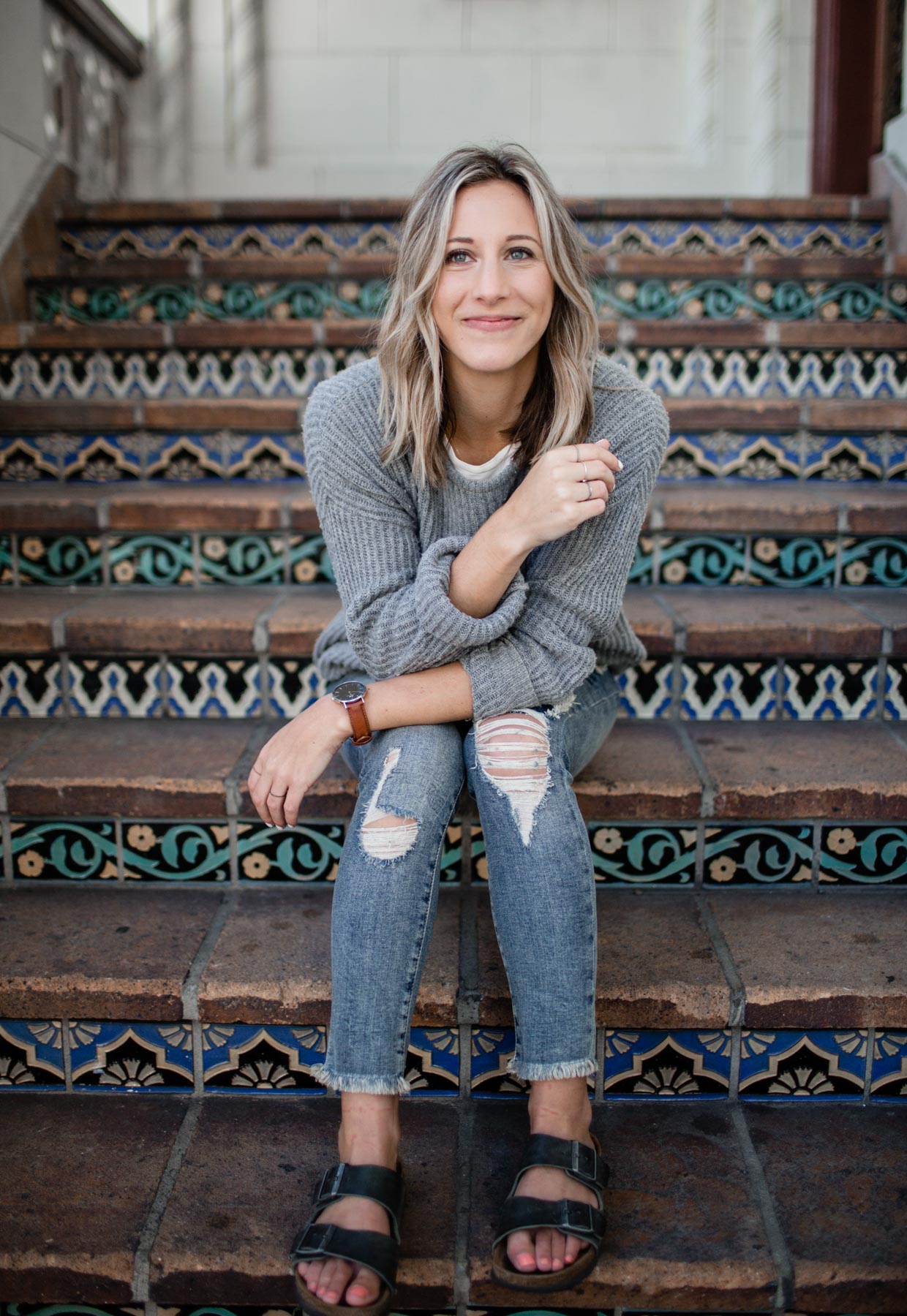 basic outfits with distressed denim, sweater, and birkenstock sandals