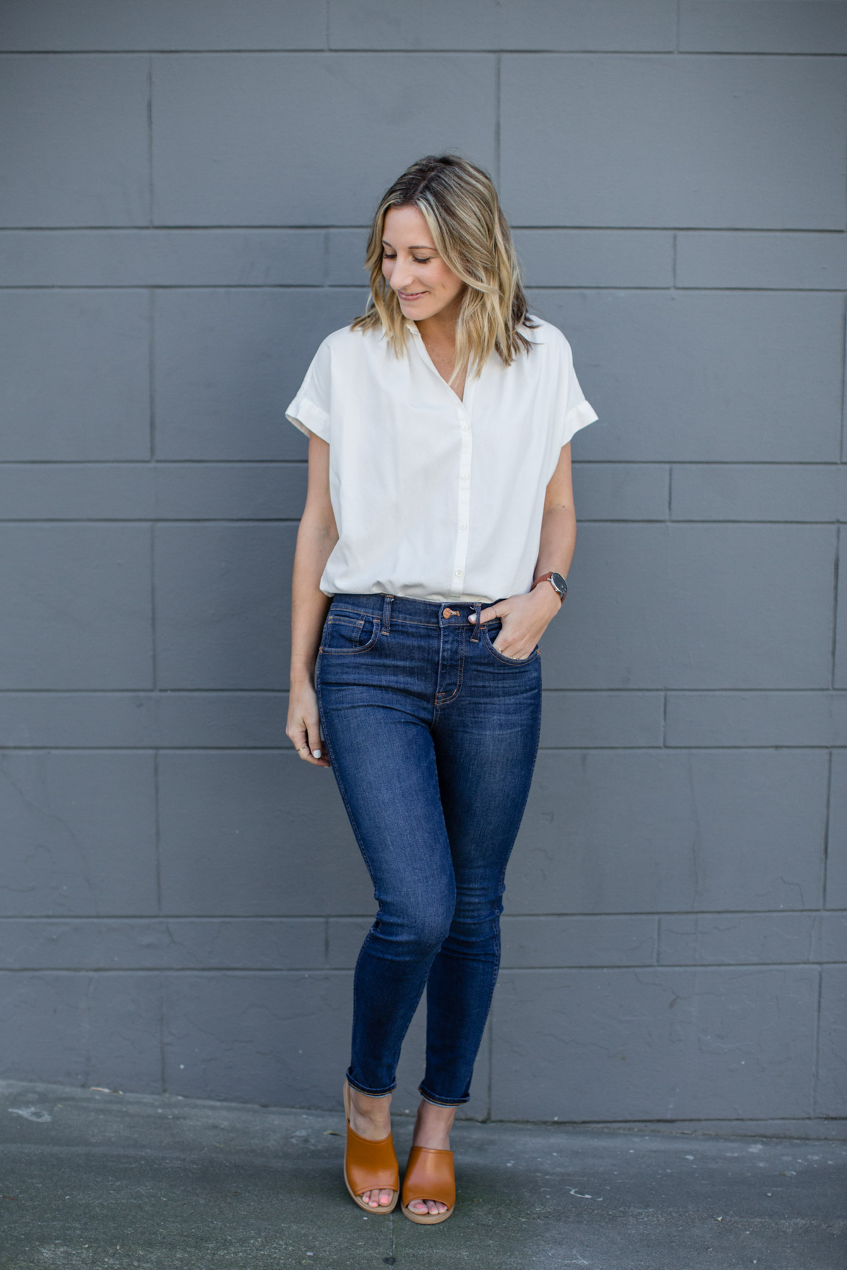 basic outfits with skinny jeans and white button-down shirt