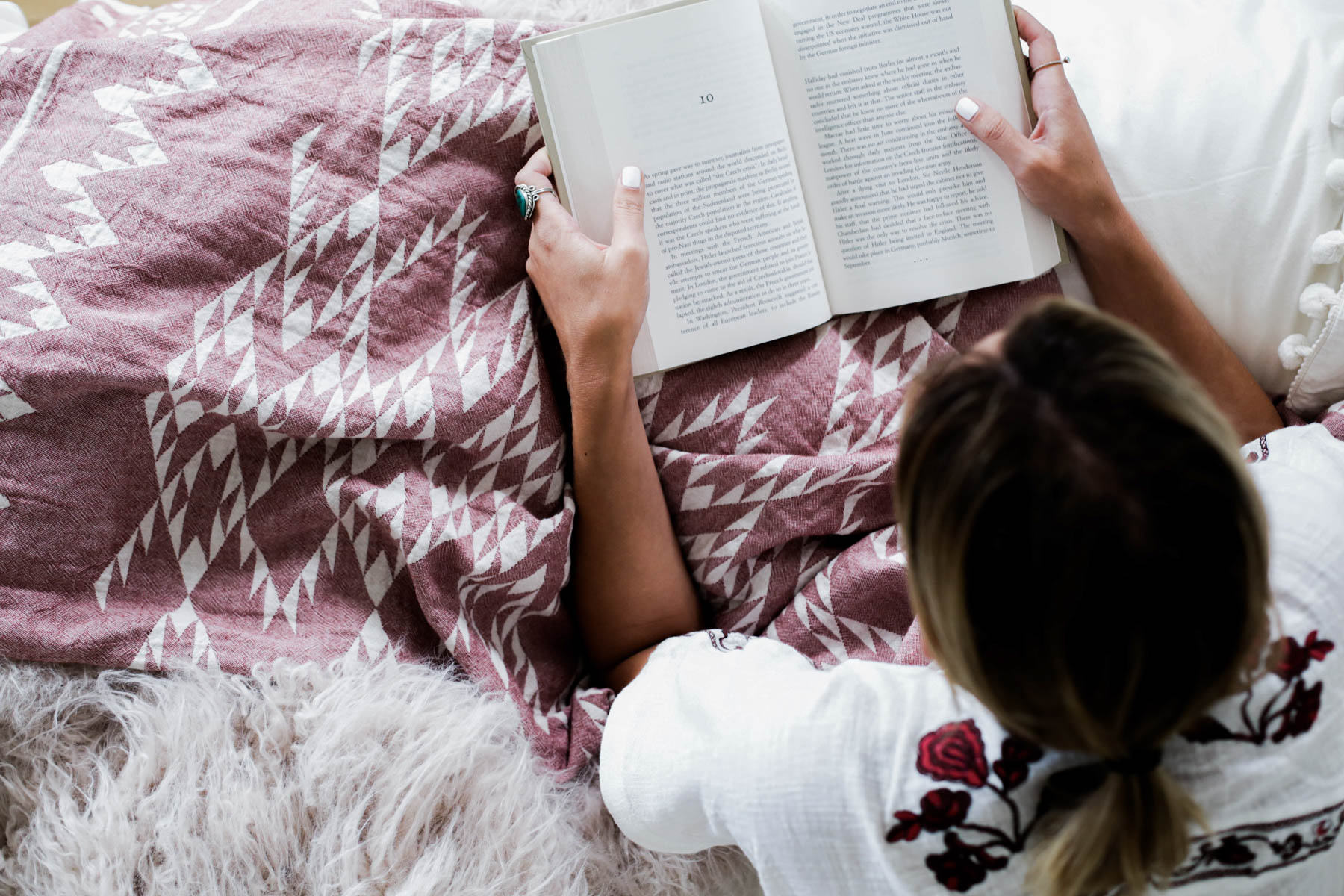 girl reading