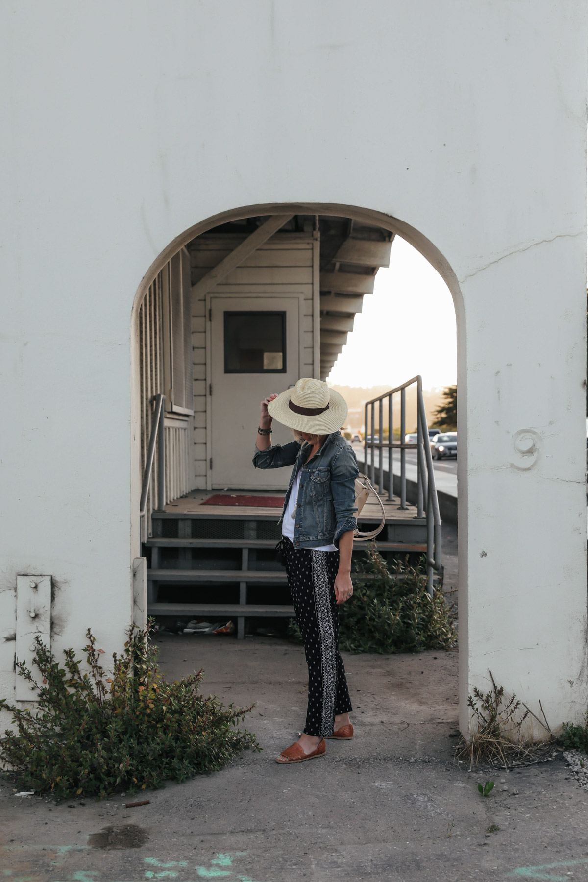 summer travel outfits with old navy soft printed pants and denim jacket