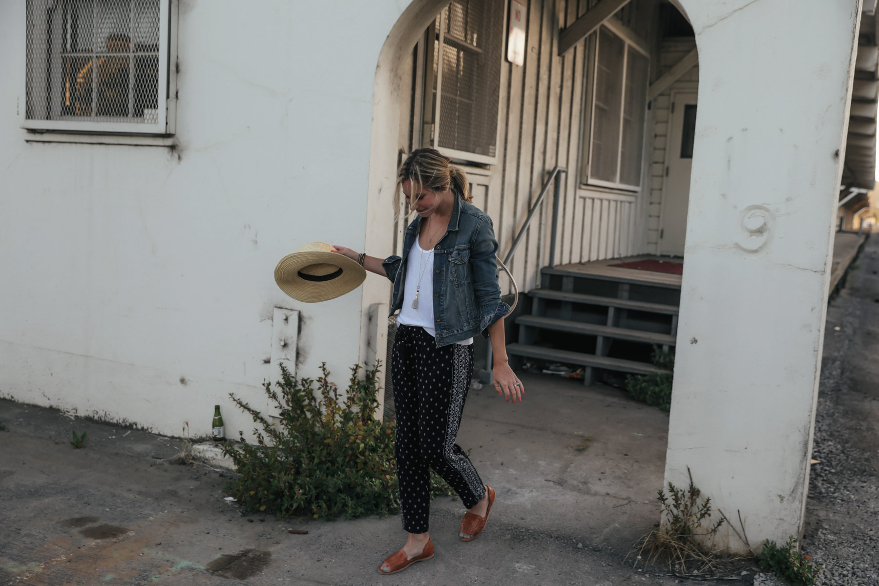 summer travel outfits with old navy soft printed pants and denim jacket