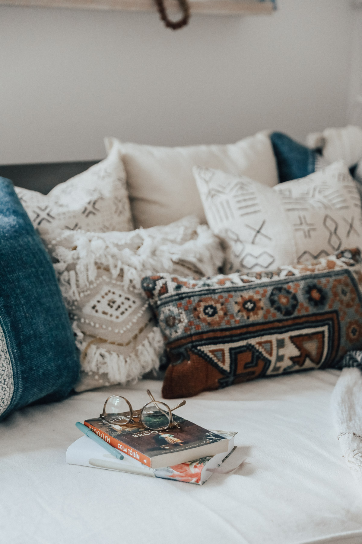 How to Style a Daybed with Pillows