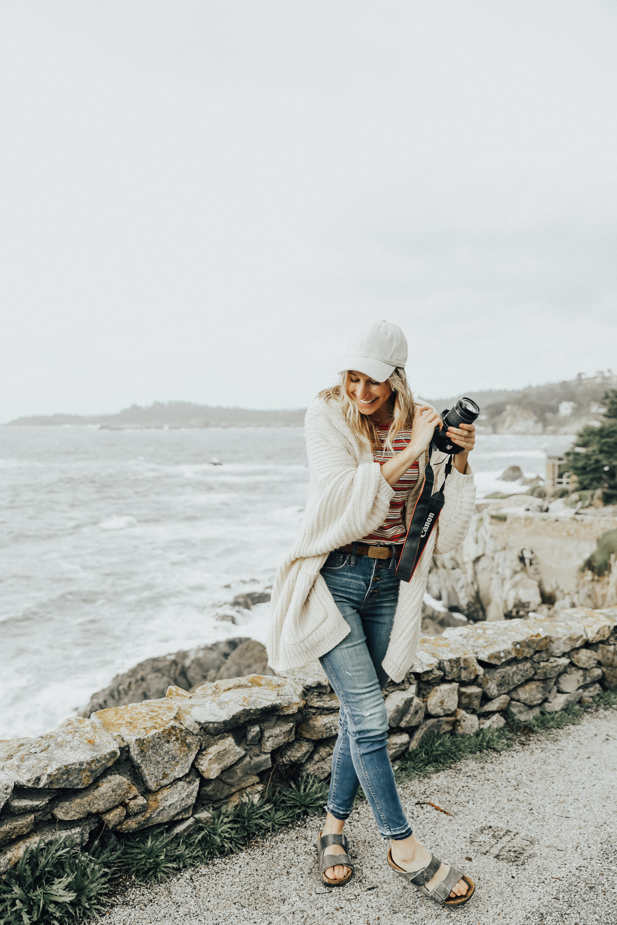 road trip outfit madewell jeans, tee, and hat