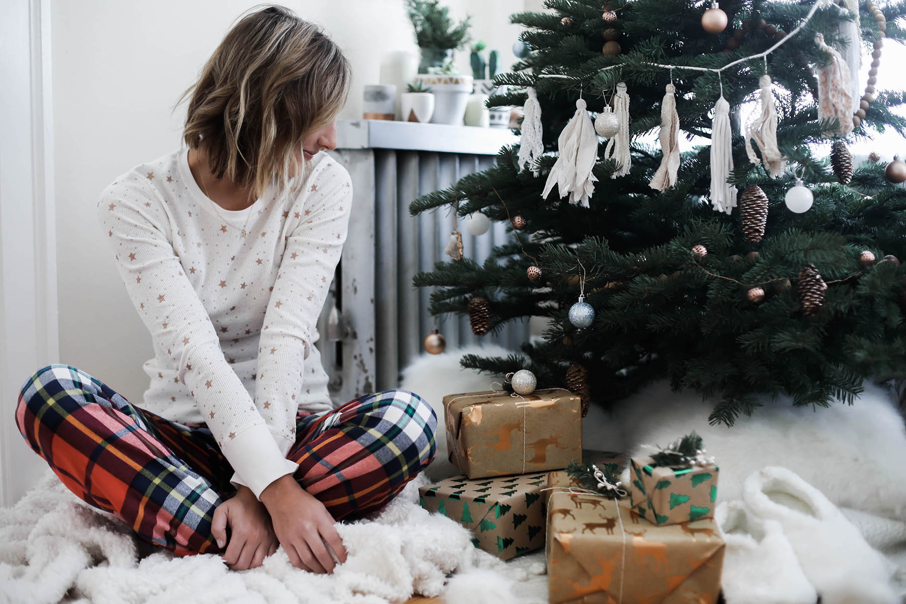 A Simple & Modern Wrapping Paper Idea