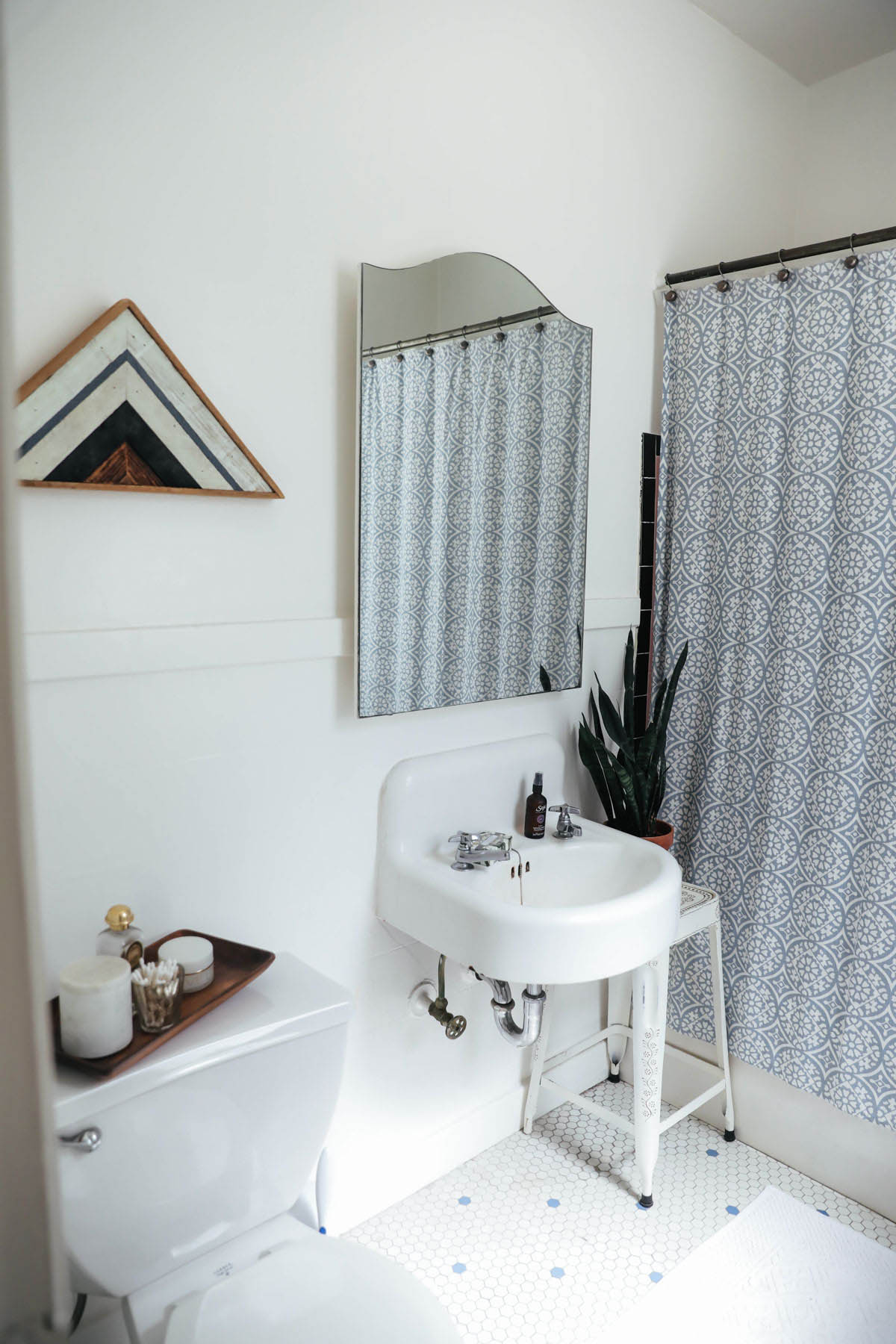 How to clean a bathroom before moving in