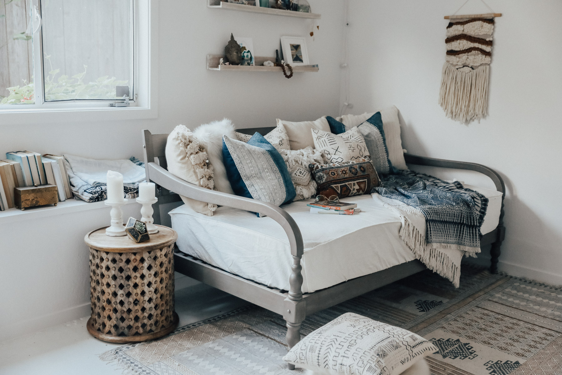 How to Style a Daybed with Pillows